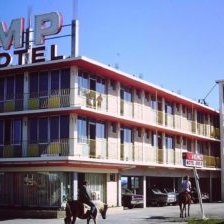 Horse-riders-at-Mid-Pacific-Motel-1967